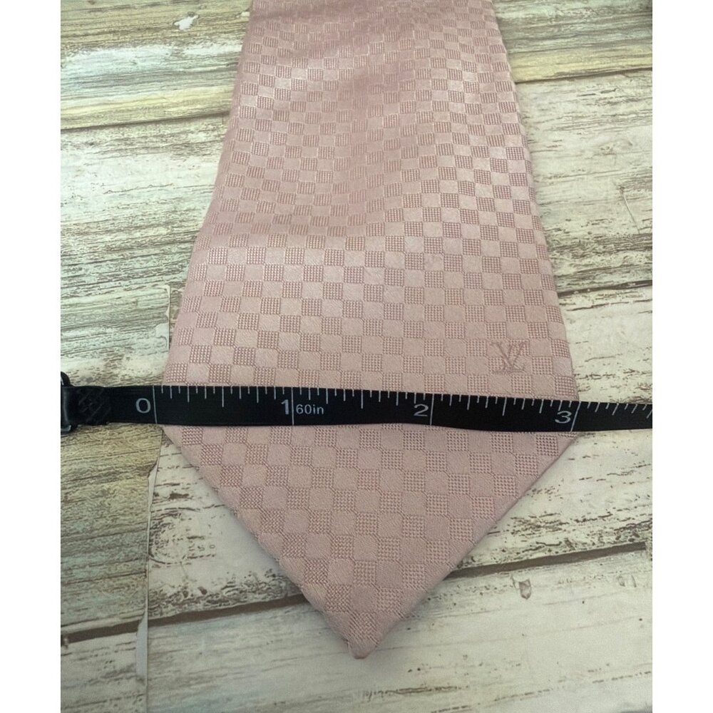 Louis Vuitton Damier 100% Silk Tie Pink LV Logo Silk Made Italy Used w/COA 59" - Picture 10 of 13